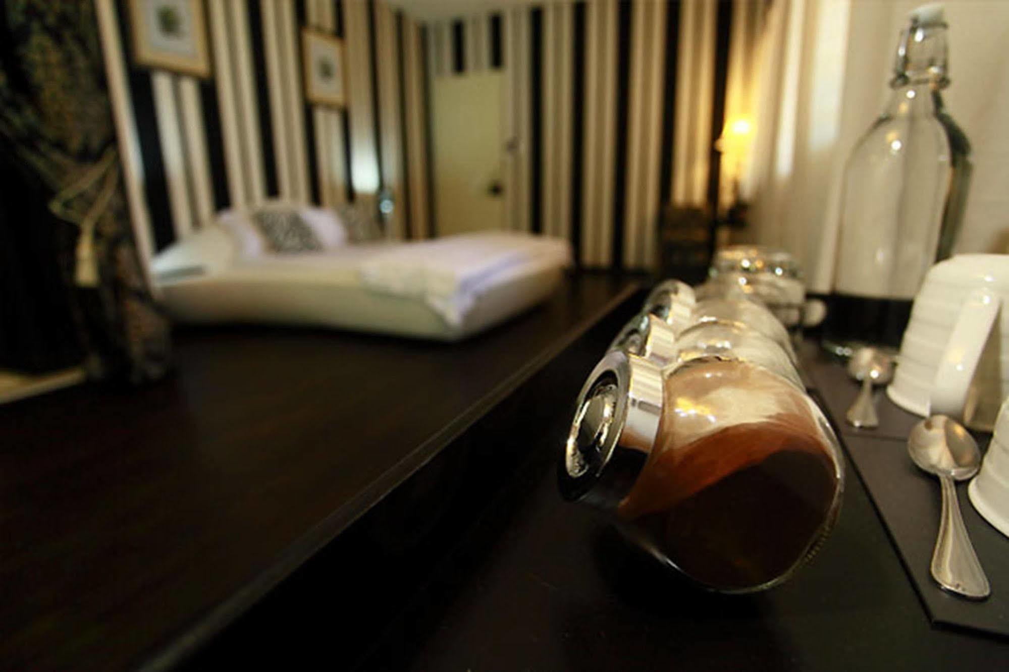 Chymes Hotel Танджунг-Бунга Экстерьер фото